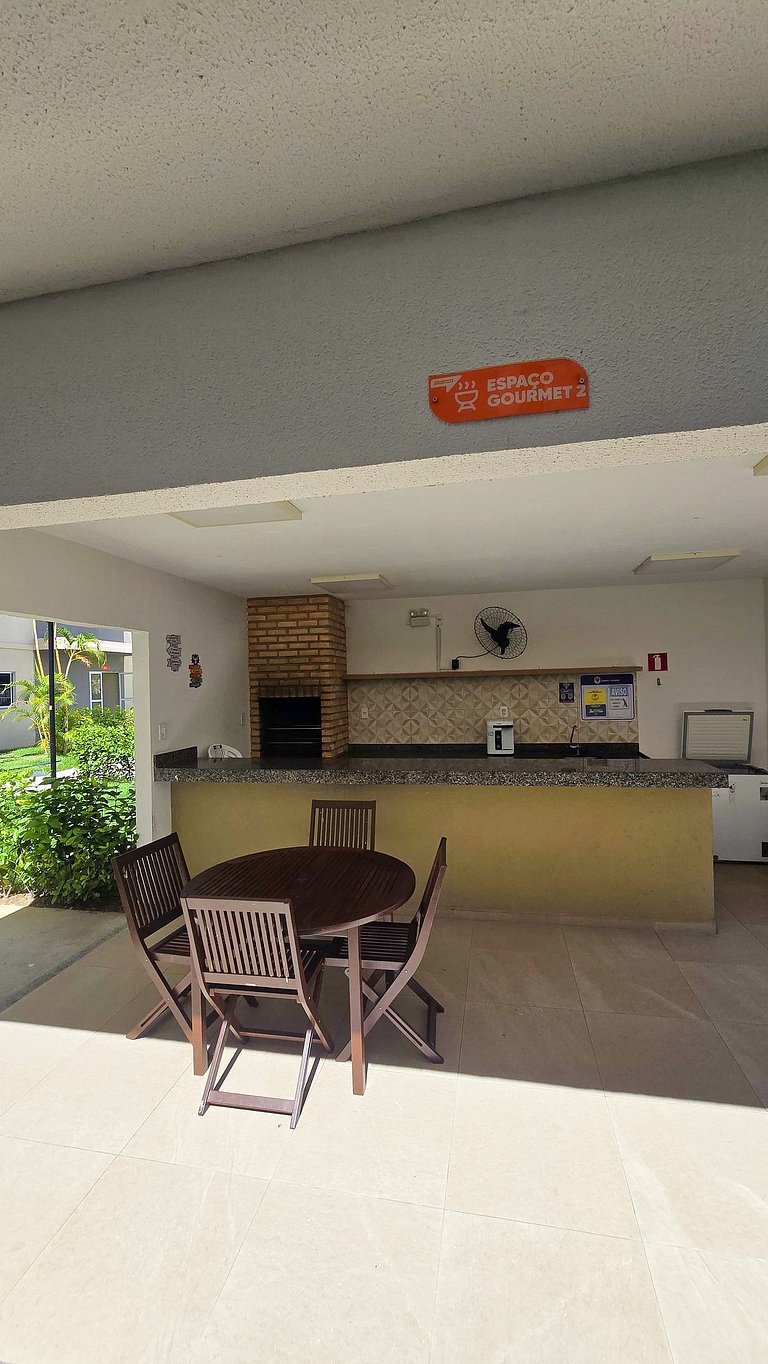 Resort Aruana com 2qts, ar, piscina e muito verde