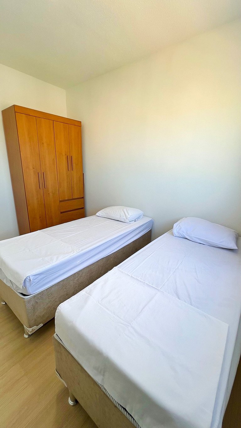Resort Aruana com 2qts, ar, piscina e muito verde