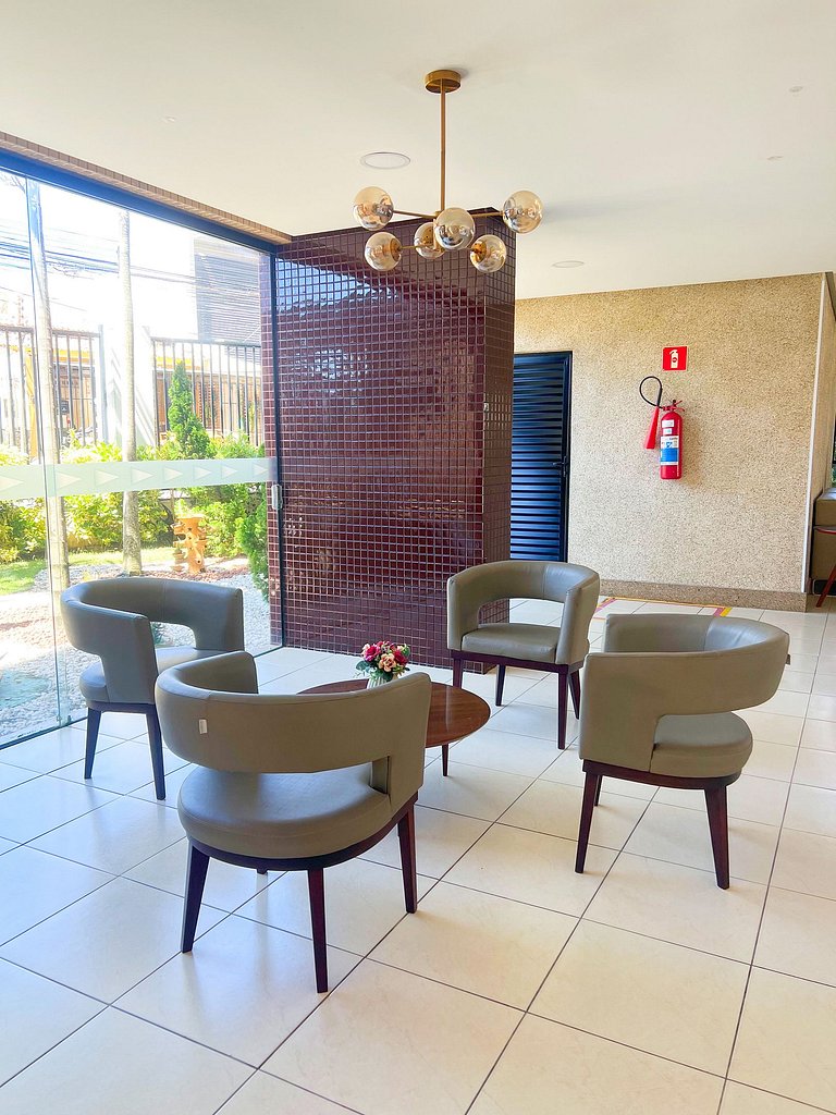 3/4 com ar, 7 min da Praia e c/ Lazer completo