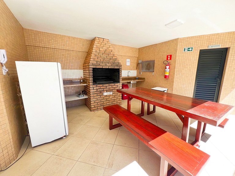 3/4 com ar, 7 min da Praia e c/ Lazer completo