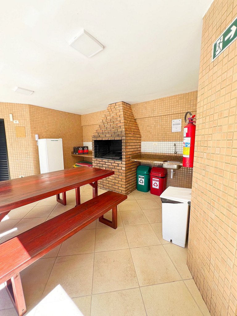 3/4 com ar, 7 min da Praia e c/ Lazer completo