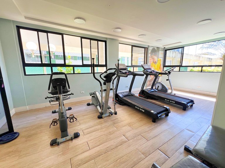 3/4 com ar, 7 min da Praia e c/ Lazer completo