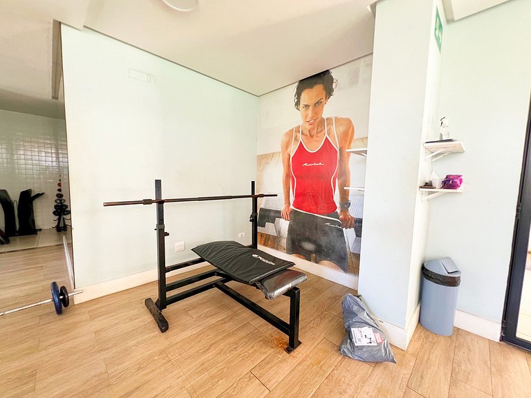 3/4 com ar, 7 min da Praia e c/ Lazer completo