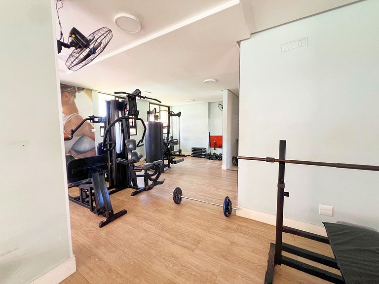 3/4 com ar, 7 min da Praia e c/ Lazer completo