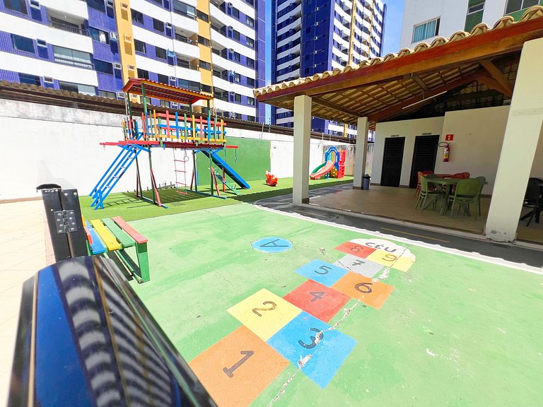 3/4 com ar, 7 min da Praia e c/ Lazer completo