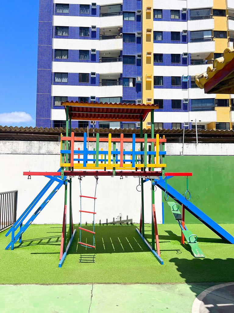 3/4 com ar, 7 min da Praia e c/ Lazer completo