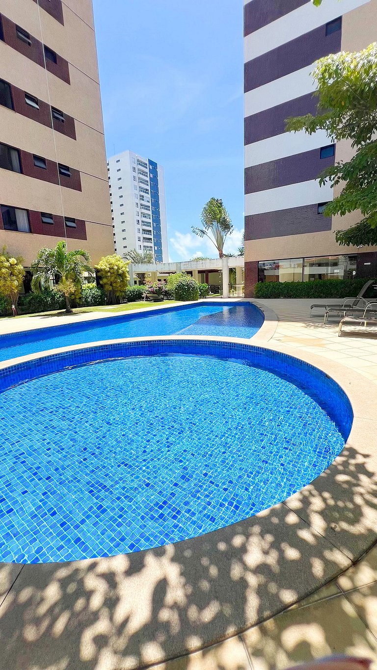 3/4 com ar, 7 min da Praia e c/ Lazer completo