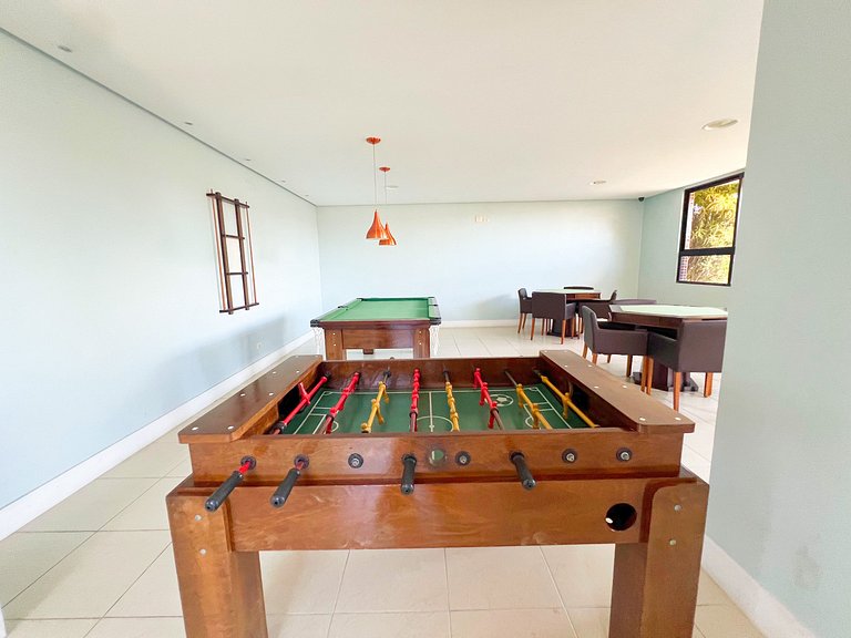 3/4 com ar, 7 min da Praia e c/ Lazer completo