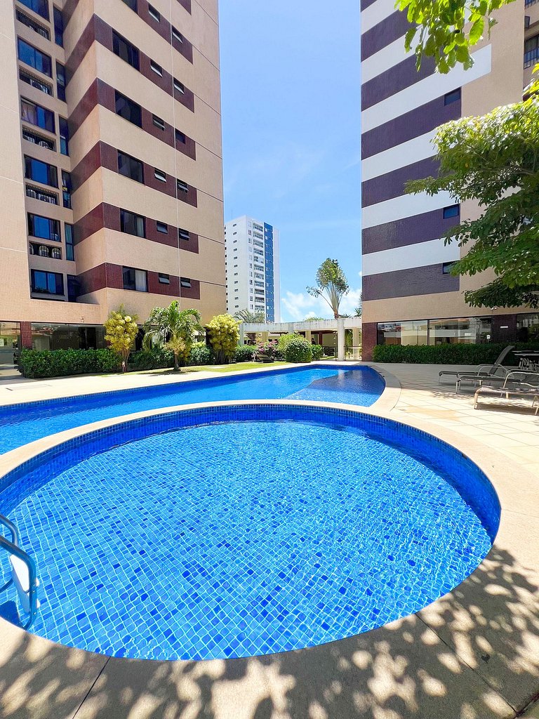 3/4 com ar, 7 min da Praia e c/ Lazer completo