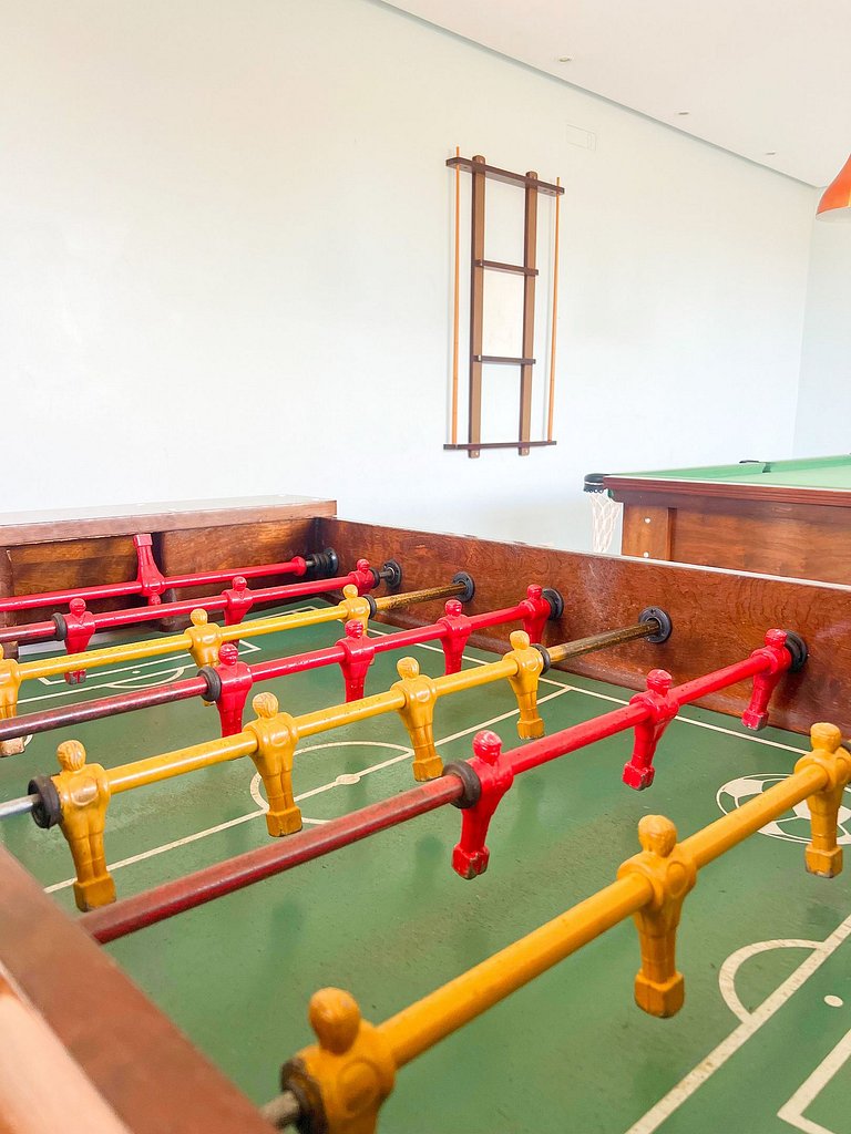 3/4 com ar, 7 min da Praia e c/ Lazer completo