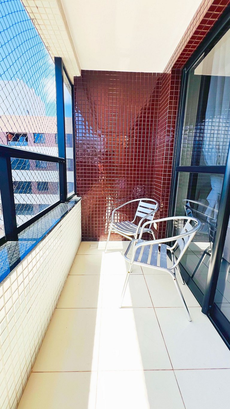 3/4 com ar, 7 min da Praia e c/ Lazer completo