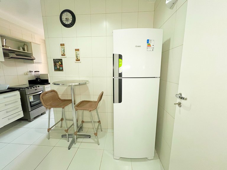 3/4 com ar, 7 min da Praia e c/ Lazer completo