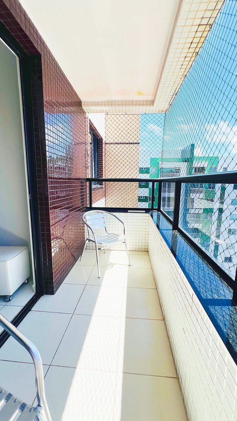 3/4 com ar, 7 min da Praia e c/ Lazer completo