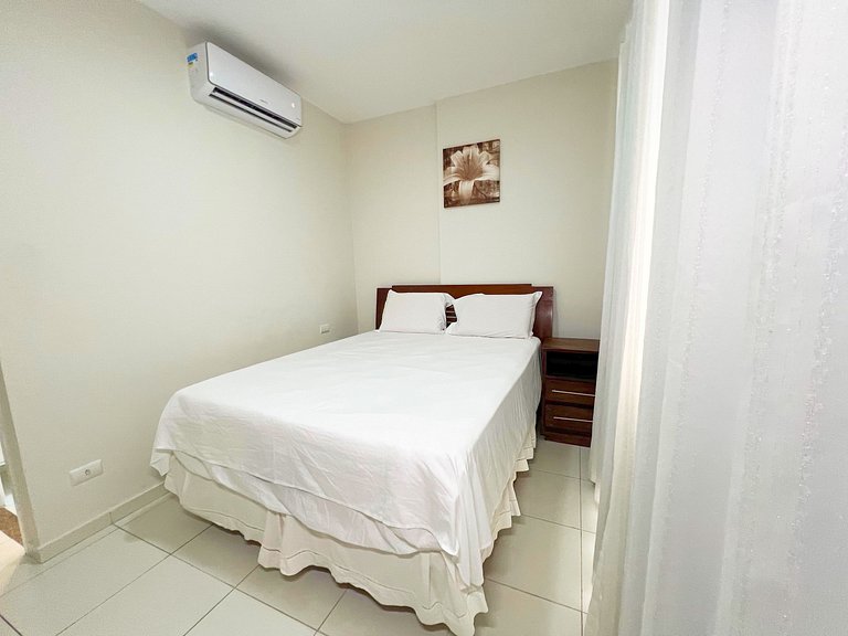 3/4 com ar, 7 min da Praia e c/ Lazer completo