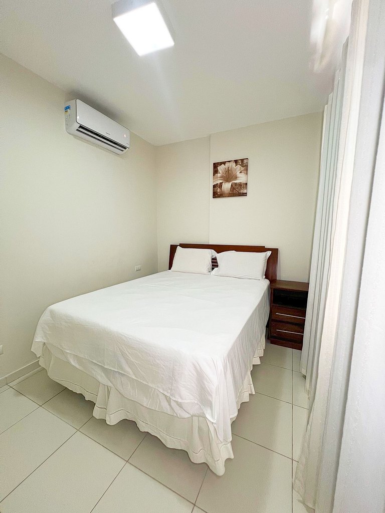 3/4 com ar, 7 min da Praia e c/ Lazer completo