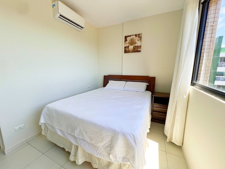 3/4 com ar, 7 min da Praia e c/ Lazer completo