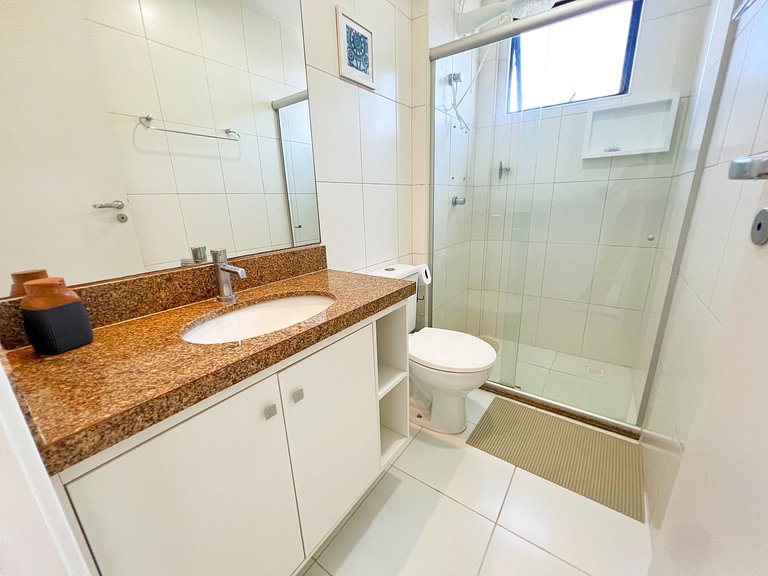 3/4 com ar, 7 min da Praia e c/ Lazer completo