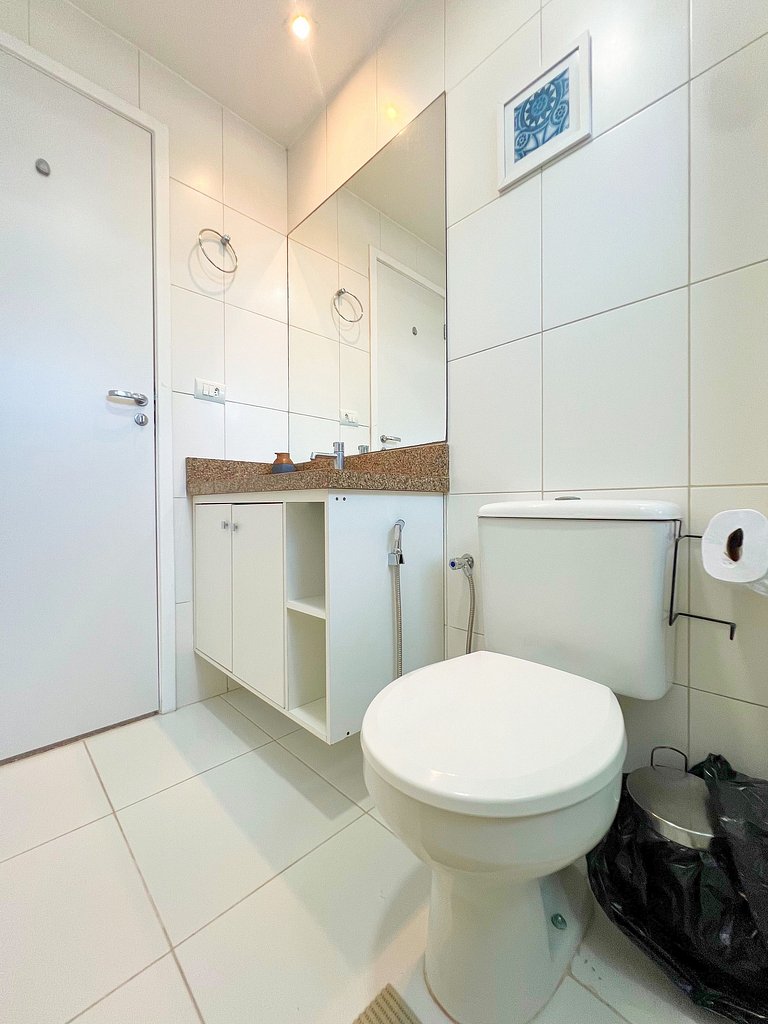 3/4 com ar, 7 min da Praia e c/ Lazer completo