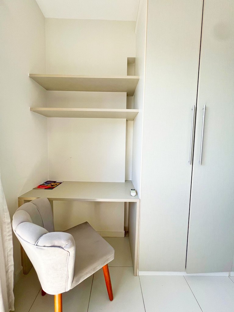 3/4 com ar, 7 min da Praia e c/ Lazer completo