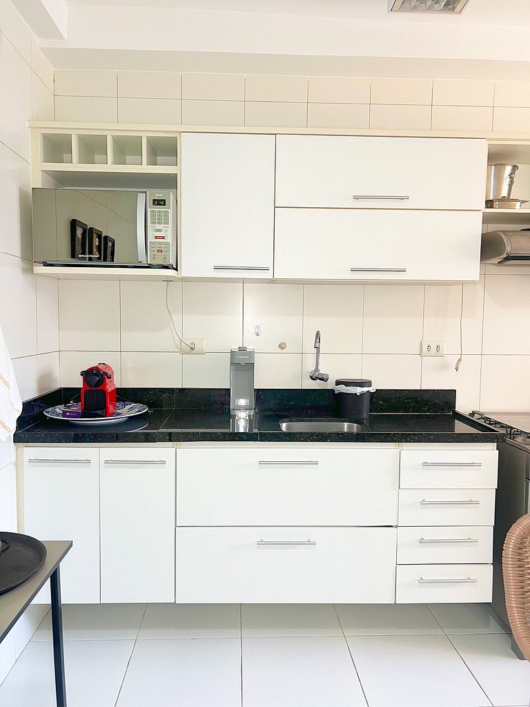 3/4 com ar, 7 min da Praia e c/ Lazer completo