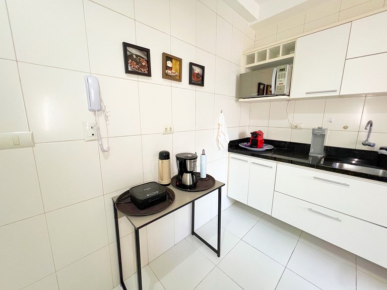 3/4 com ar, 7 min da Praia e c/ Lazer completo