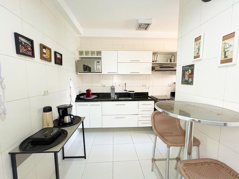 3/4 com ar, 7 min da Praia e c/ Lazer completo