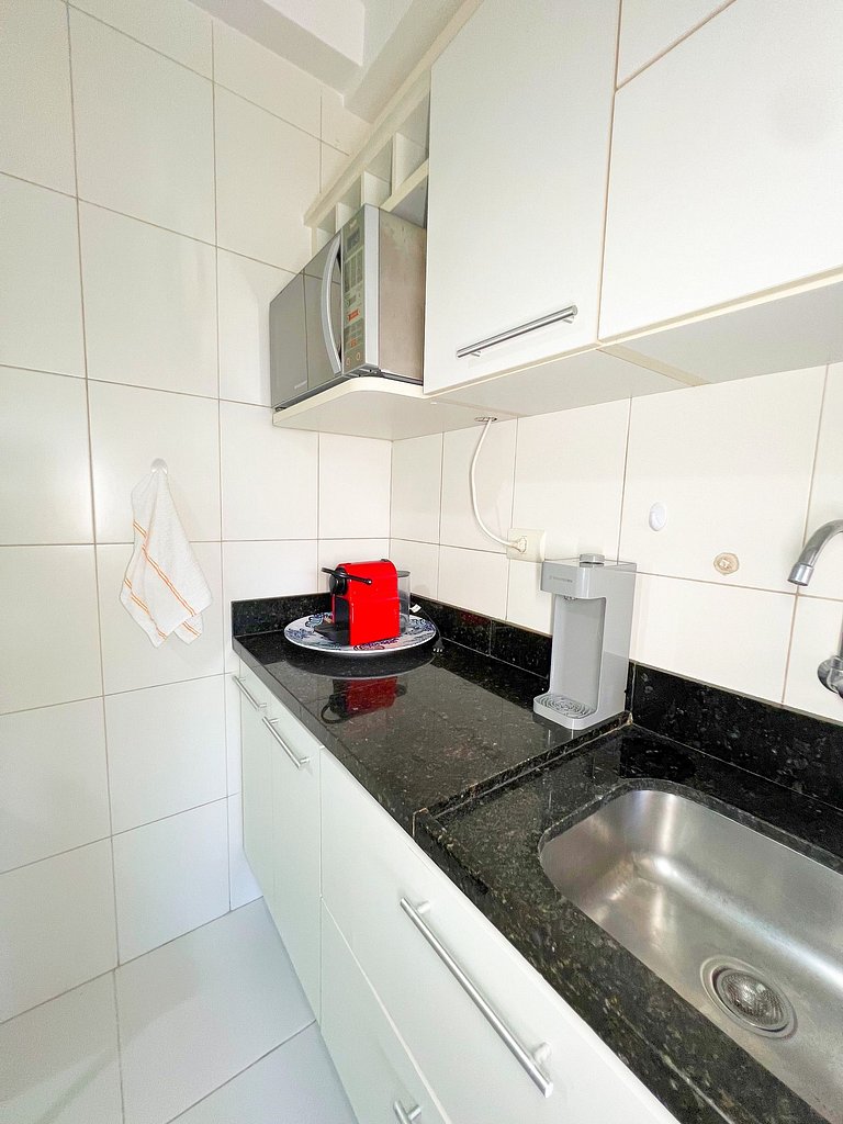 3/4 com ar, 7 min da Praia e c/ Lazer completo