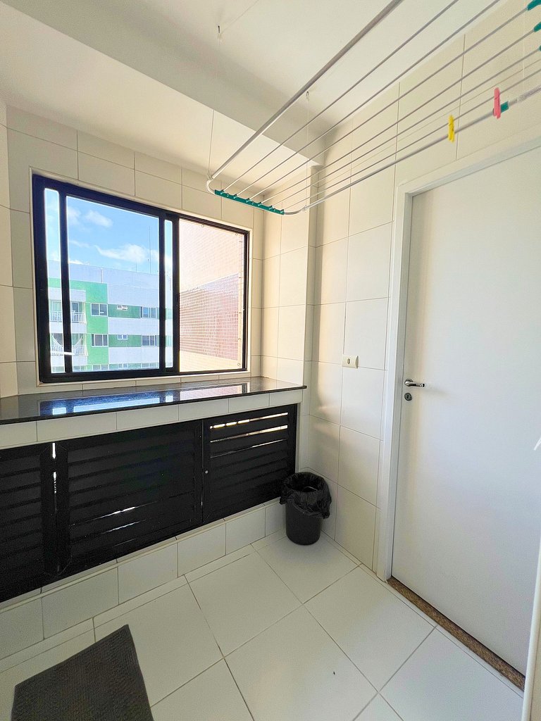 3/4 com ar, 7 min da Praia e c/ Lazer completo