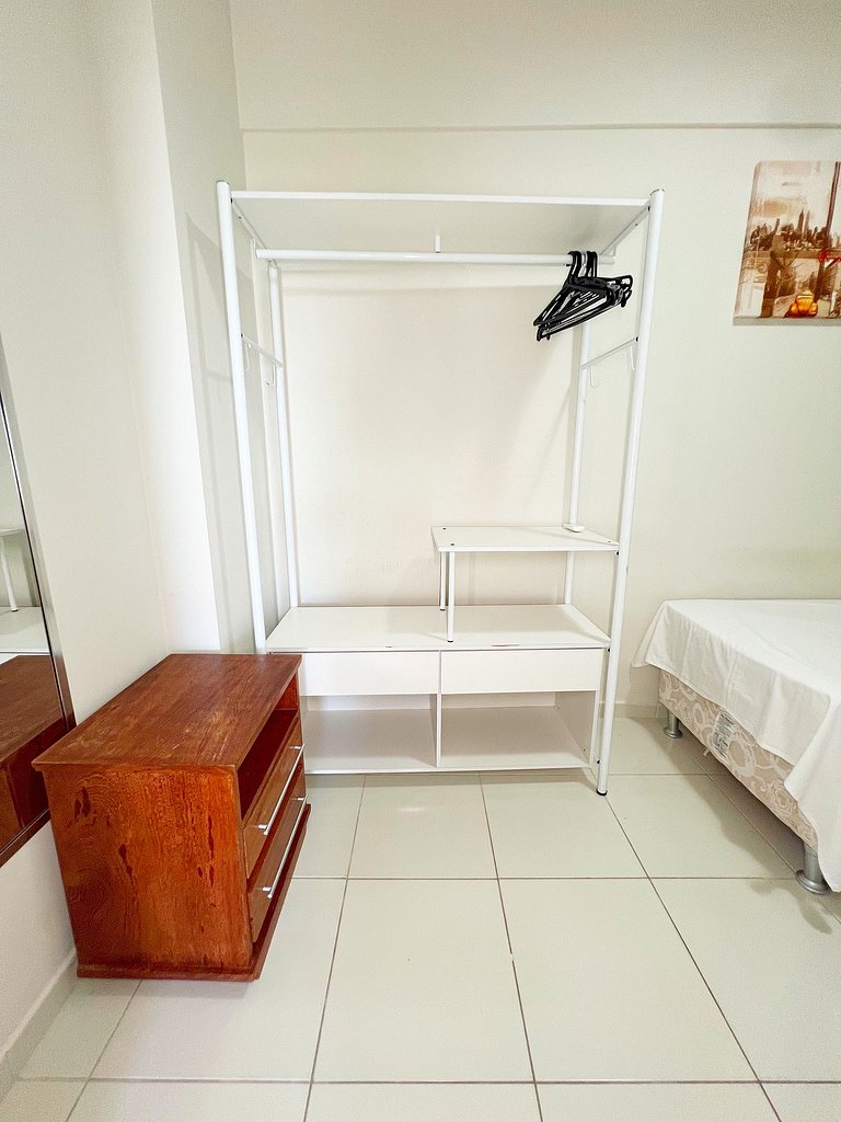 3/4 com ar, 7 min da Praia e c/ Lazer completo