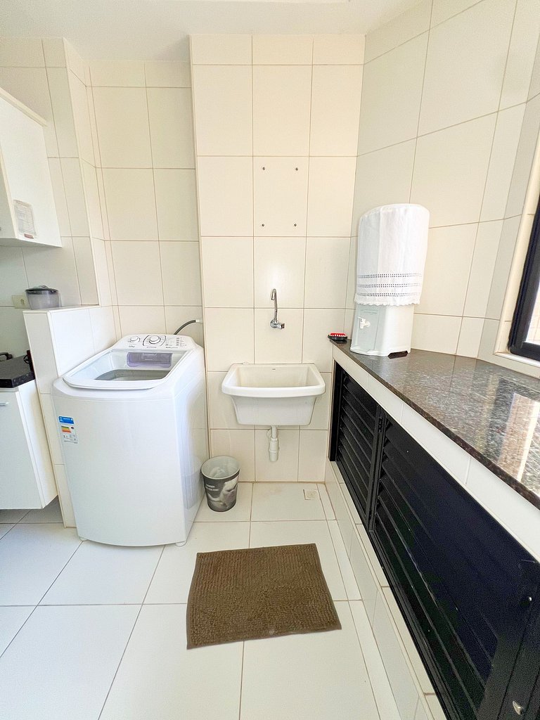 3/4 com ar, 7 min da Praia e c/ Lazer completo