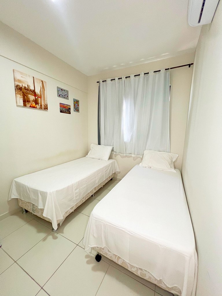 3/4 com ar, 7 min da Praia e c/ Lazer completo