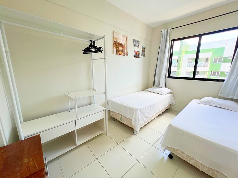 3/4 com ar, 7 min da Praia e c/ Lazer completo