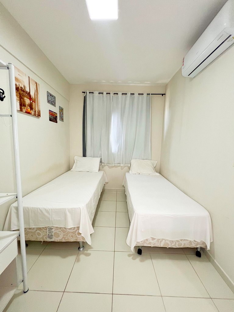 3/4 com ar, 7 min da Praia e c/ Lazer completo