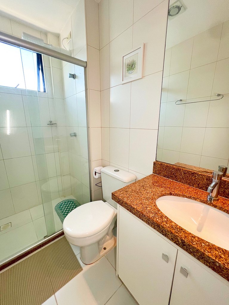 3/4 com ar, 7 min da Praia e c/ Lazer completo