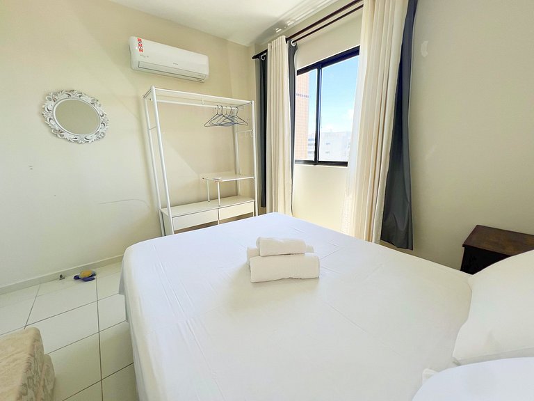 3/4 com ar, 7 min da Praia e c/ Lazer completo