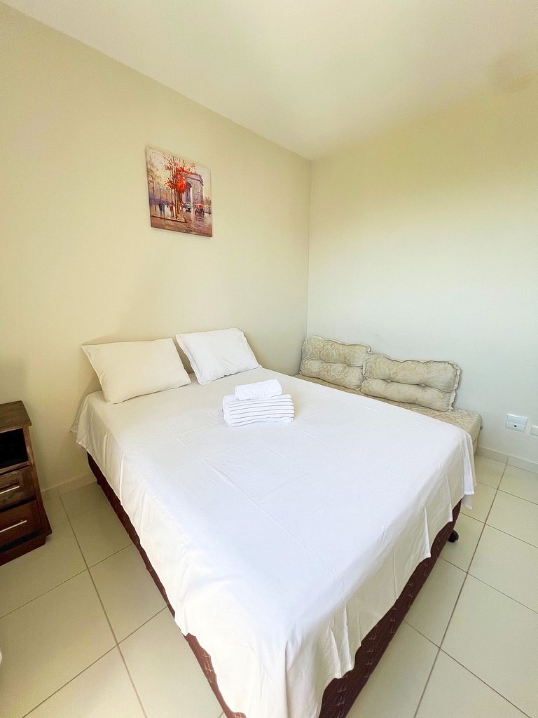 3/4 com ar, 7 min da Praia e c/ Lazer completo