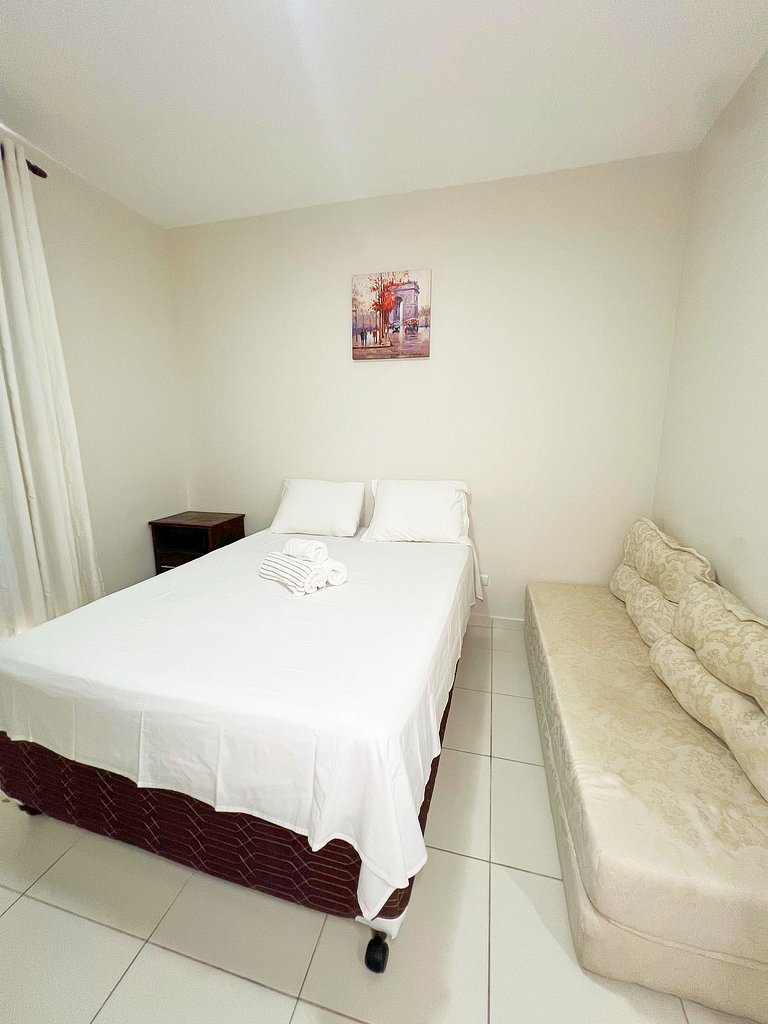 3/4 com ar, 7 min da Praia e c/ Lazer completo