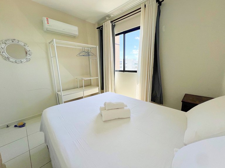 3/4 com ar, 7 min da Praia e c/ Lazer completo