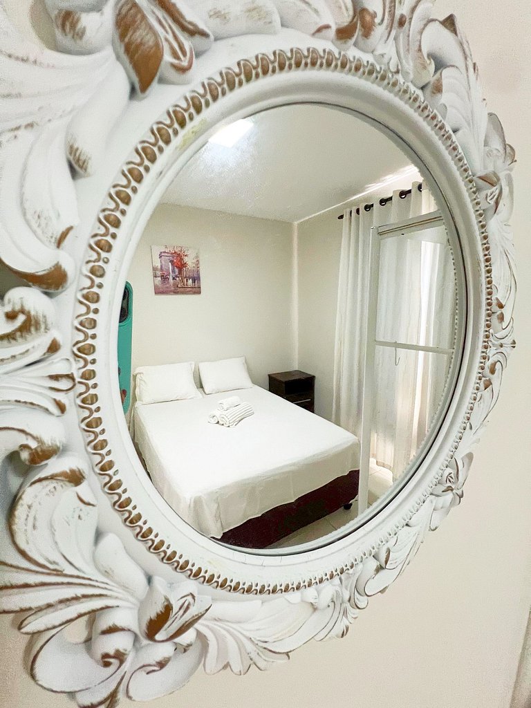 3/4 com ar, 7 min da Praia e c/ Lazer completo