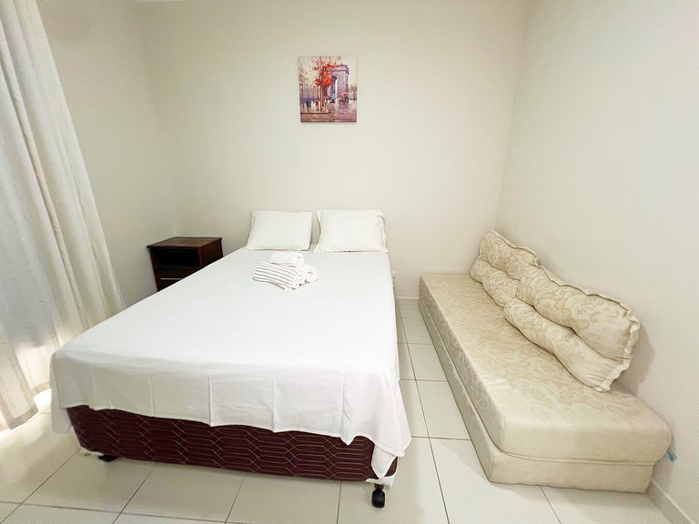 3/4 com ar, 7 min da Praia e c/ Lazer completo