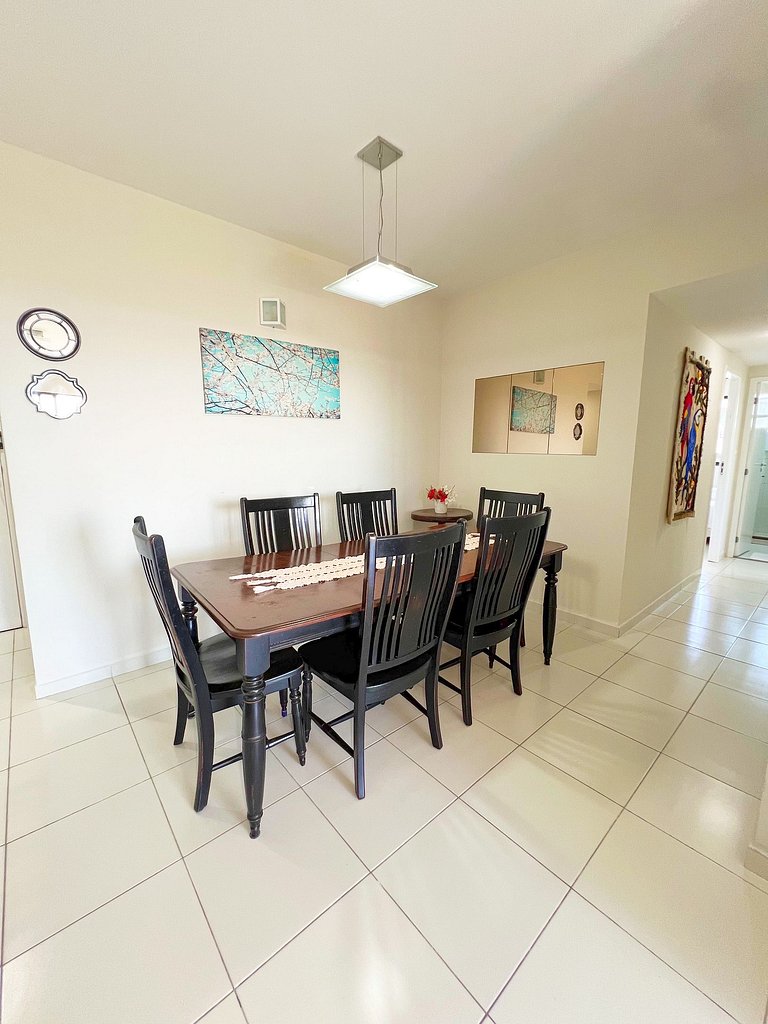 3/4 com ar, 7 min da Praia e c/ Lazer completo