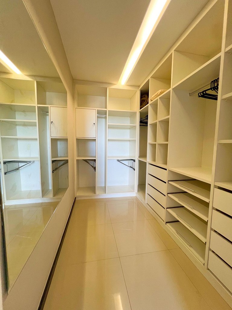 Amplo e Luxuoso 3/4 em bairro nobre by Apê