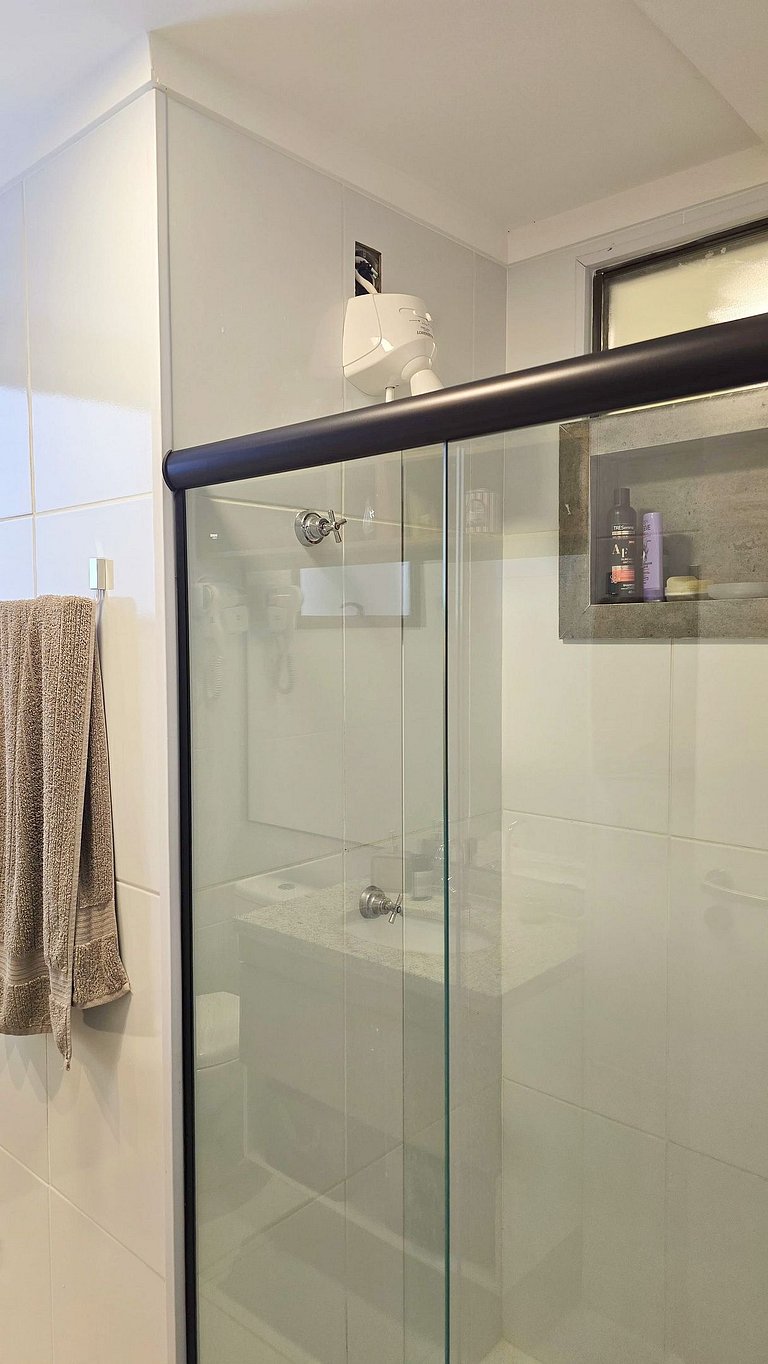 1/4 Design a 250m da Praia de Atalaia by Apê