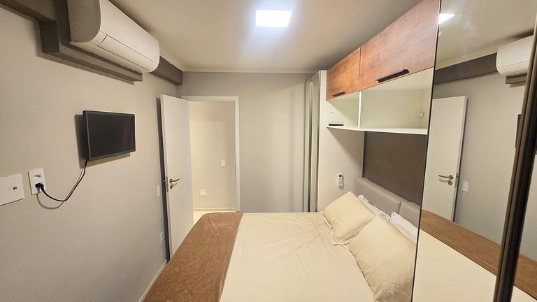 1/4 Design a 250m da Praia de Atalaia by Apê