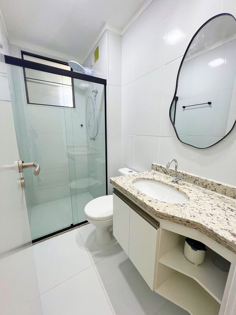 Conforto moderno a 250m da Praia de Atalaia by Apê