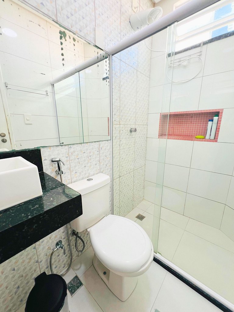 Varandinha Arejada a 700m da Praia by Apê