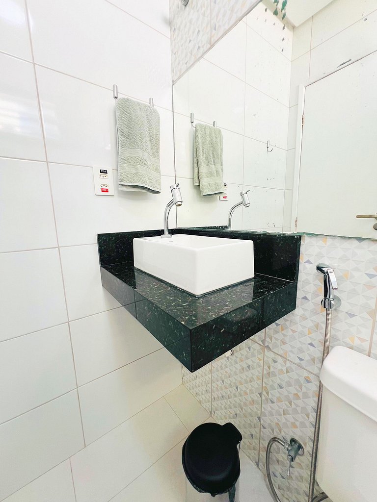 Varandinha Arejada a 700m da Praia by Apê