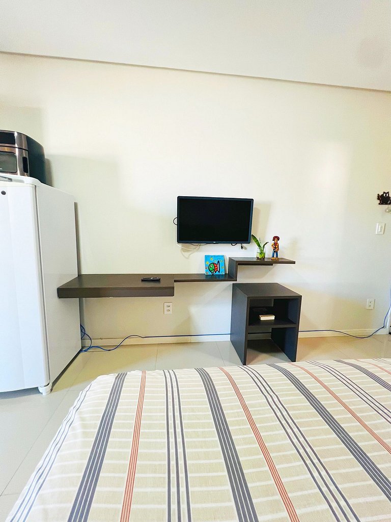 Varandinha Arejada a 700m da Praia by Apê