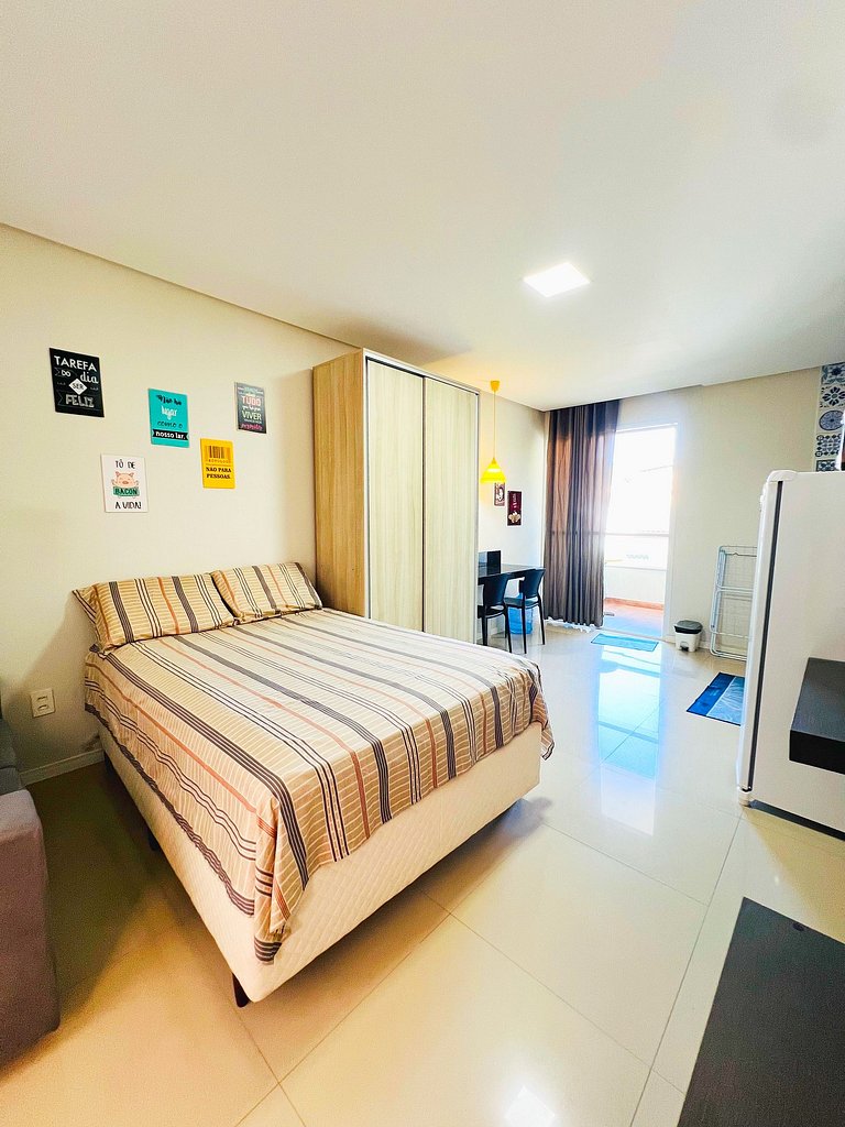 Varandinha Arejada a 700m da Praia by Apê