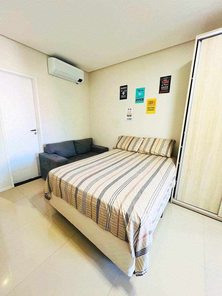 Varandinha Arejada a 700m da Praia by Apê